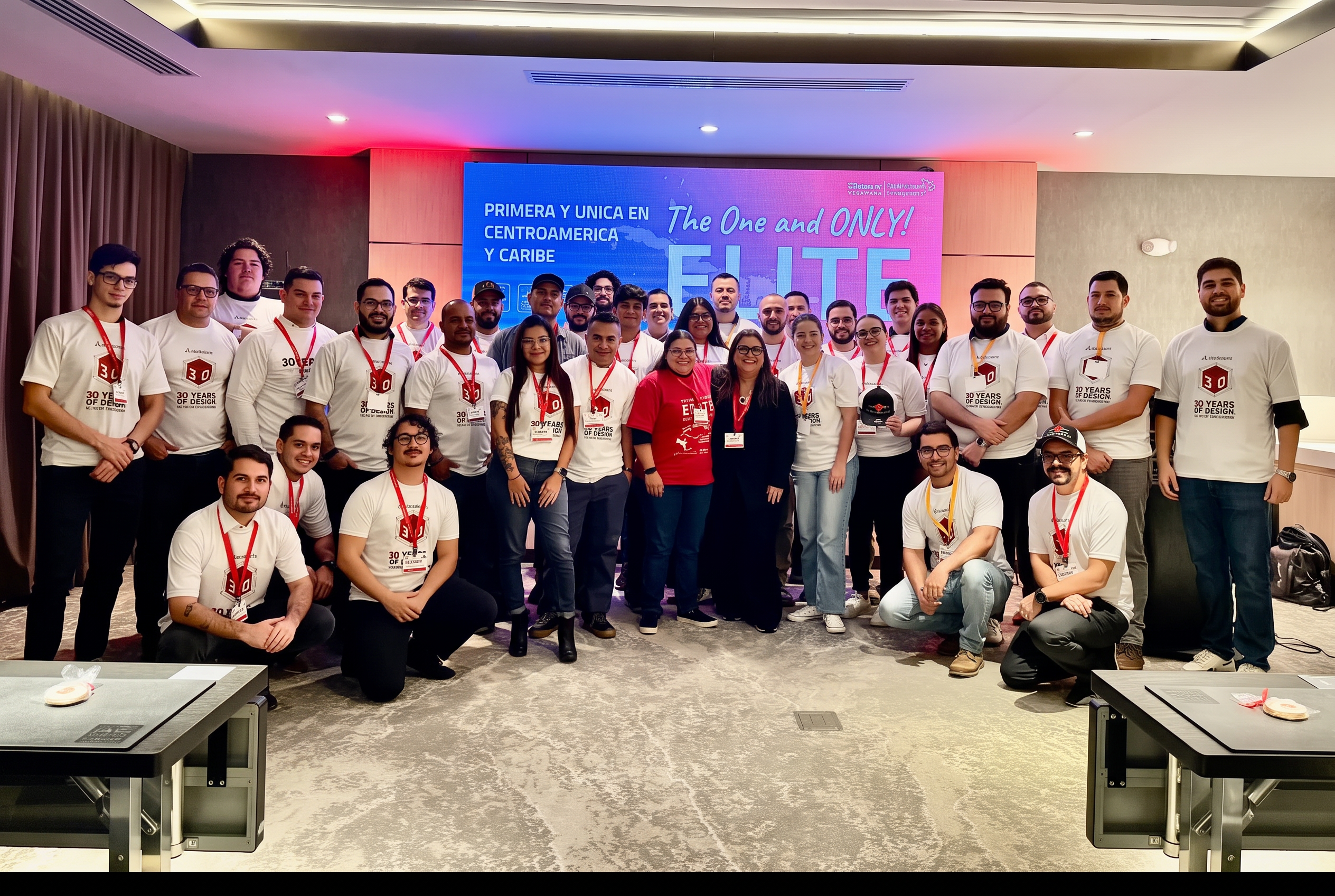 Equipo y clientes de 3Designers en un evento SOLIDWORKS Elite en Centroamérica
